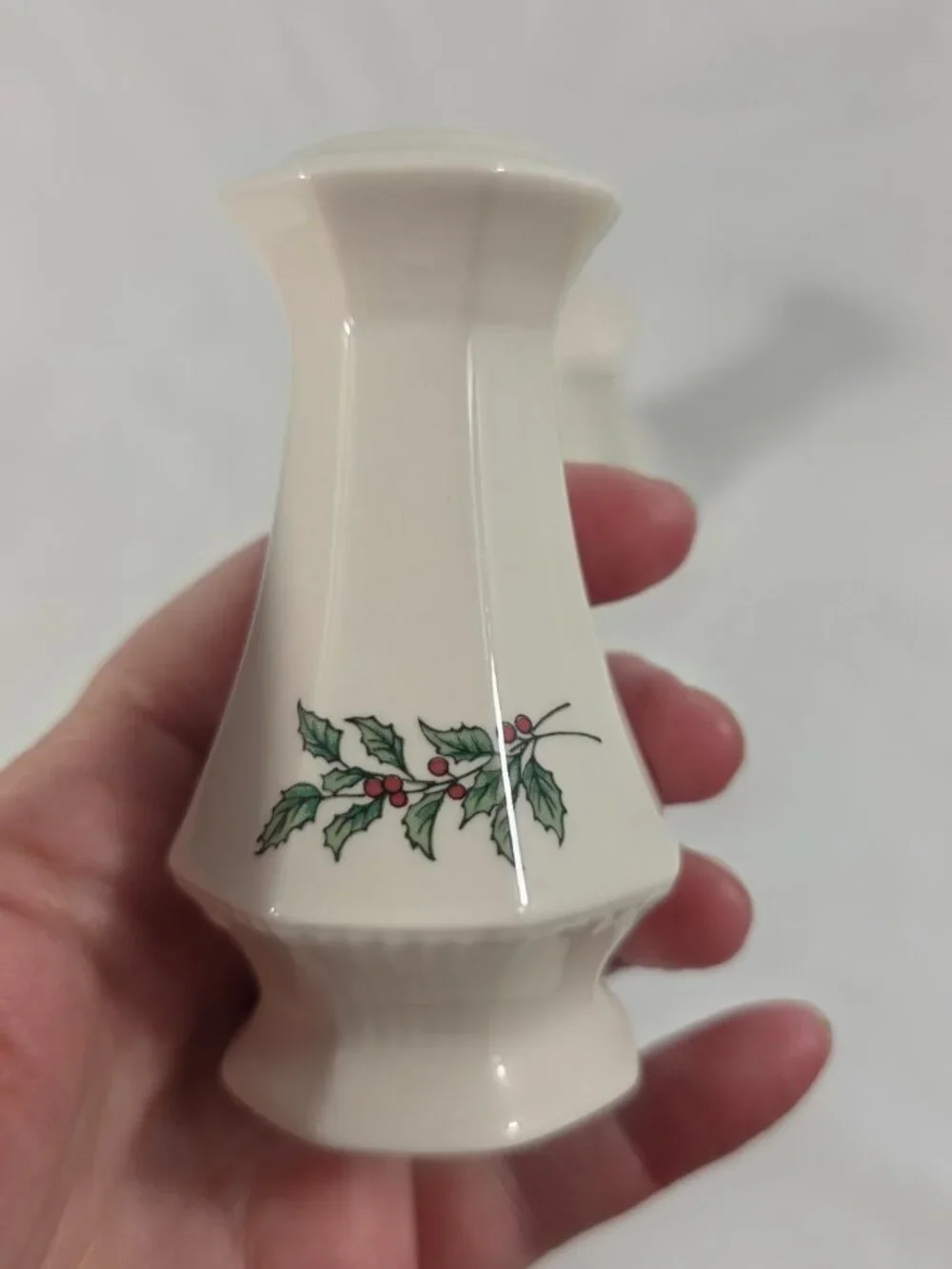 Nikko Christmastime Salt & Pepper Shaker Set White Holly Leaves & Berries